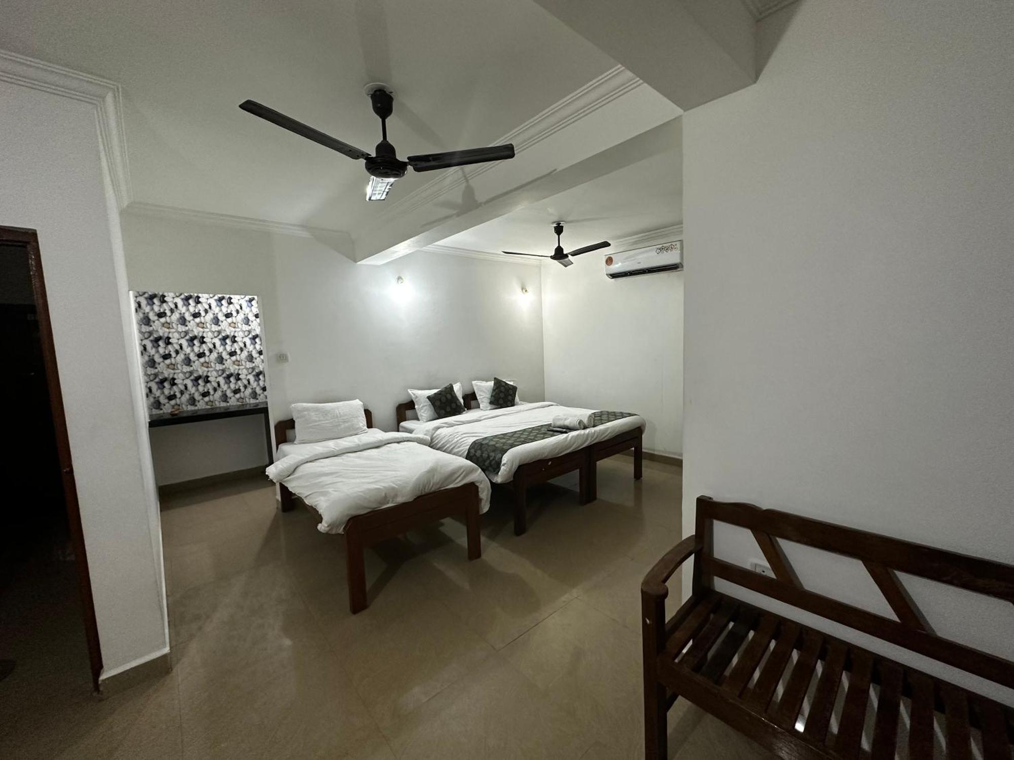 Baga Seafinity Hotel Exterior photo